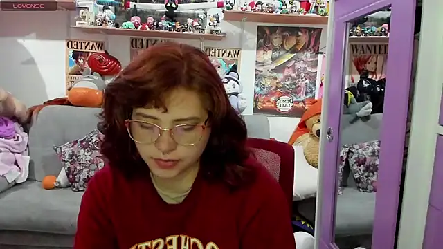 Snapshot of soficammy chatting on 12/13/24, 02:10 soficammy online show from 12/13/24, 02:10