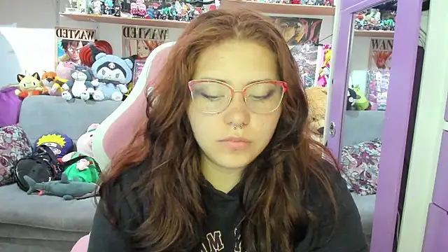 Snapshot of soficammy chatting on 12/14/25, 11:31 soficammy online show from 12/14/25, 11:31