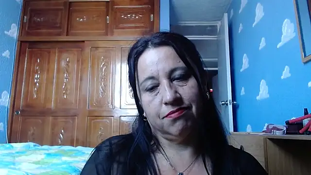 Snapshot of valeriapinter chatting on 12/17/25, 02:45 valeriapinter online show from 12/17/25, 02:45