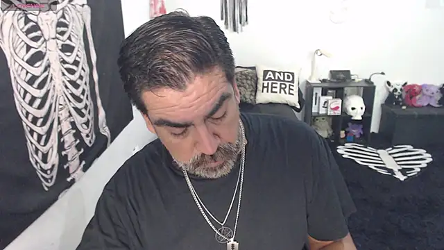 soyelcarlitos  online show from 06/01/26, 05:36