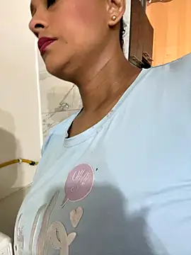 Snapshot of sofia_xxx02 chatting on 12/01/25, 12:10 sofia xxx02 online show from 12/01/25, 12:10