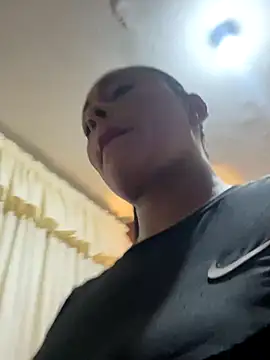 Snapshot of sofia_xxx02 chatting on 12/04/25, 12:14 sofia xxx02 online show from 12/04/25, 12:14